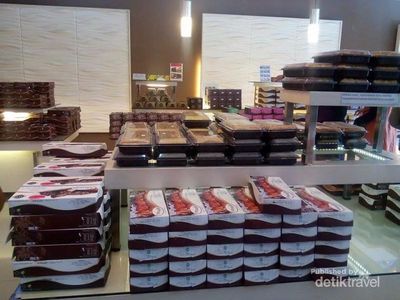 Ini Tempat Favorit Beli Oleh-oleh dari Bandung