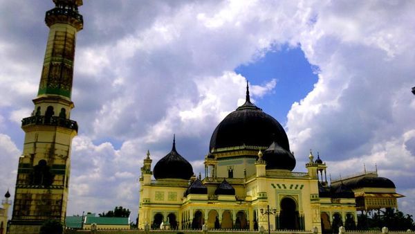 Inilah Aneka Masjid Cantik & Bersejarah di Sumatera