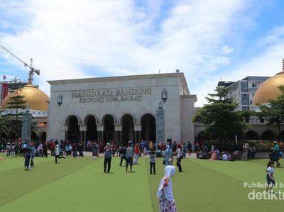 Intip Cantiknya Bandung dari Menara Masjid Agung