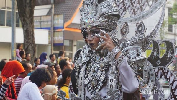 Intip Lagi Karnaval Solo yang Ikonik