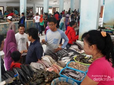 Isi Liburan dengan Belanja Ikan di Pantai Depok, Yogya