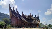 Istana Basa Pagaruyung, Ikon Sejarah Sumatera Barat
