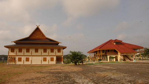 Istana Kesultanan Indragiri dan Dufan Danau Raja, Riau