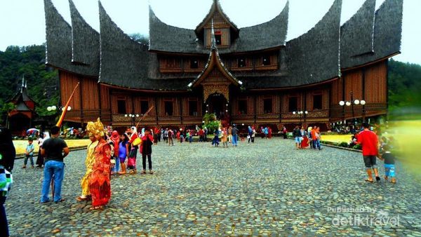 Istano Basa Pagaruyung, Maskot Wisata Ranah Minang