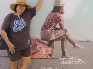 Jalan-jalan di Vincom Plaza Le Thanh Ton Vietnam