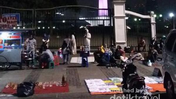 Jalan-jalan ke Monas di Malam Hari, Bisa Ketemu Pocong