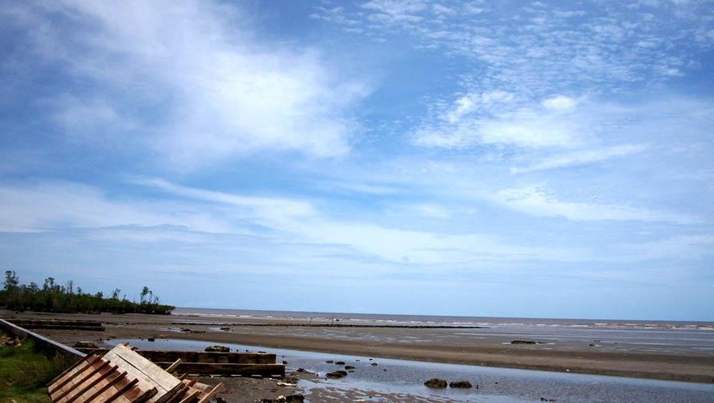 Jalan-Jalan Siang di Siberut Jalan-Jalan Siang di Siberut