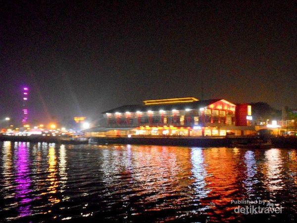 Jembatan Ampera, Tetap Cantik Meski Ada Asap