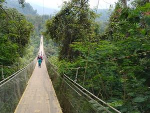 Jembatan Gantung Terpanjang di ASEAN Ada di Sukabumi Lho!