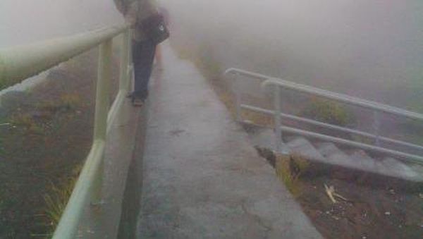 Kabut Tebal Tak Halangi Kecantikan Danau Kelimutu