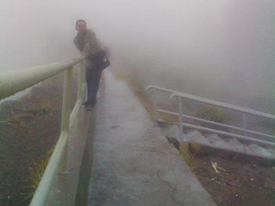 Kabut Tebal Tak Halangi Kecantikan Danau Kelimutu