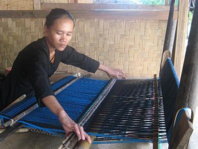 Kain Tenun Cantik Khas Baduy Luar Ala Ibu Rawi