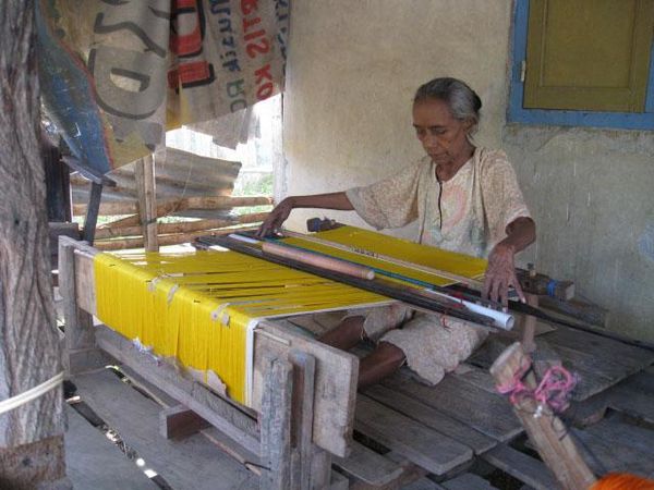 Kain Tenun Donggala