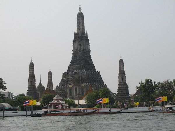 Kalau ke Bangkok Cobalah Susuri Sungainya