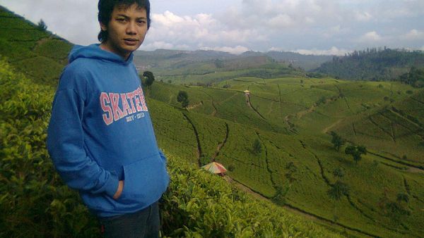 Kaligua: Gua Kelelawar, Danau dan Pesona Kebun Teh