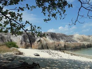 Kangen Pantai? Nih Cantiknya Pantai Penyabong