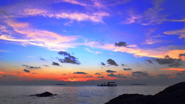 Karimunjawa, Sunset dan Bawah Lautnya Juara!