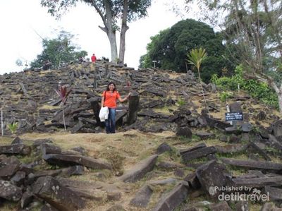 Ke Cianjur, Coba Trekking ke Gunung Padang