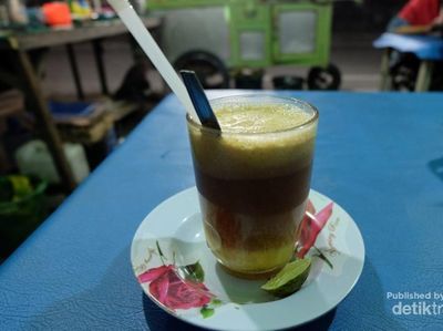 Ke Sumbar, Lihat Cara Bikin Teh Talua Yuk!