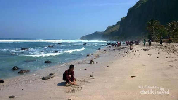 Kebumen Punya Pantai Secantik Ini
