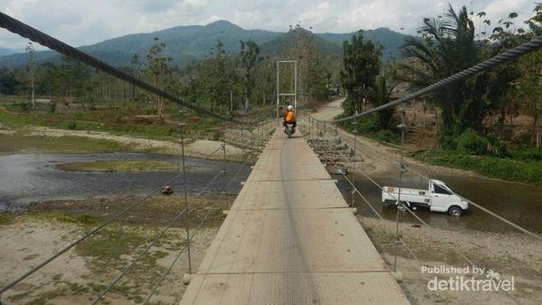 Kecantikan Air Terjun Tetewa yang Tersembunyi di Sultra