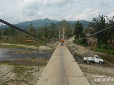 Kecantikan Air Terjun Tetewa yang Tersembunyi di Sultra