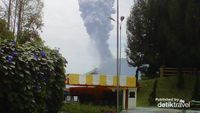 Kecantikan di Balik Kegaharan Gunung Sinabung