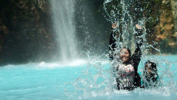 Kecantikan Telaga Dwi Warna yang Tersembunyi