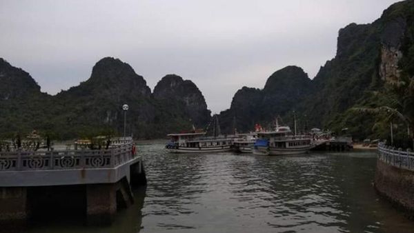 Keindahaan Jajaran Pulau Kapur di Ha Long Bay