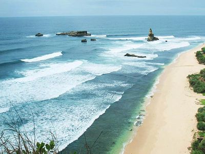 Keindahan Panorama Pantai Buyutan di Pacitan