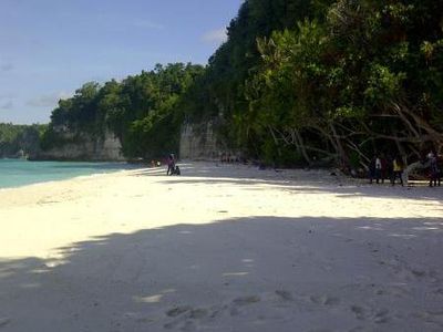 Keindahan Pantai Kelapa Lima di Sulawesi Tengah