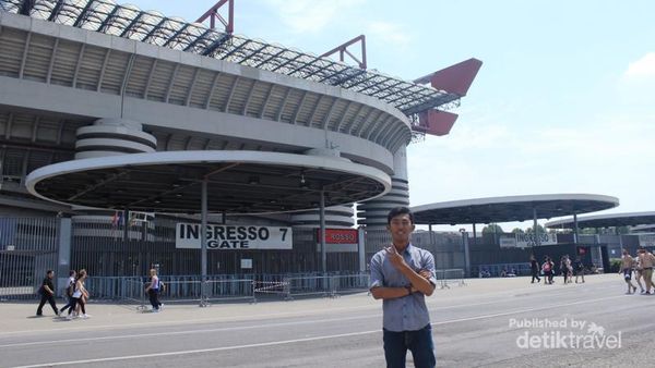 Keliling Bangunan Keren di Milan