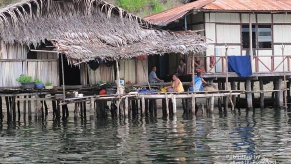 Kemeriahan Festival Danau Sentani