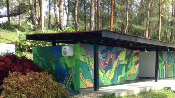 Kemping Mewah Berlatar Danau Toba