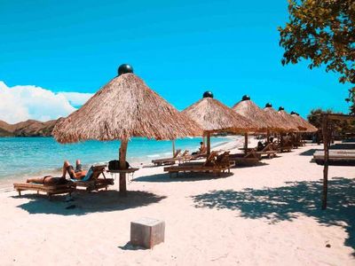 Kenalan Yuk, Ini Pantai Tanjung Aan Si Ikon Pulau Lombok