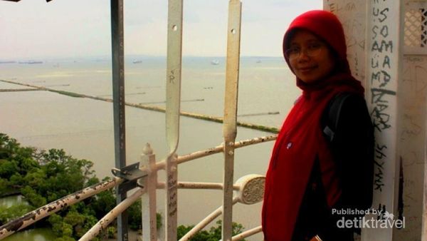 Kepala Seperti Vertigo di Atas Mercusuar Sembilangan