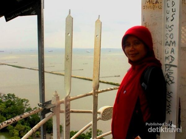 Kepala Seperti Vertigo di Atas Mercusuar Sembilangan