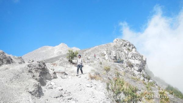Kerasnya Perjuangan Mencapai Puncak Merapi
