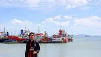 Keren! Batu Sebesar Dinding di Pantai Bangka