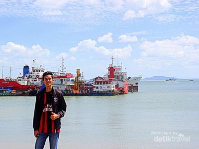 Keren! Batu Sebesar Dinding di Pantai Bangka