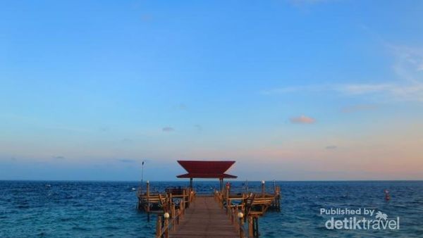 Ketika Senja Menyapa Derawan