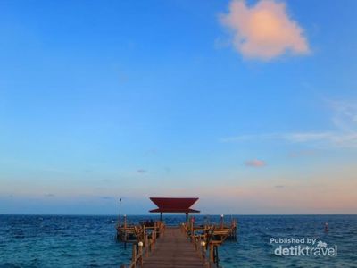 Ketika Senja Menyapa Derawan