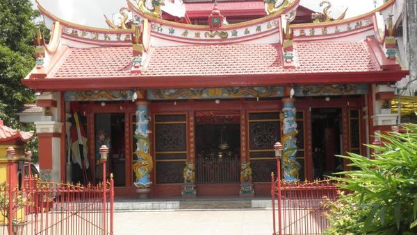 Klenteng Ban Hin Kiong, Merah dan Penuh Sejarah di Manado