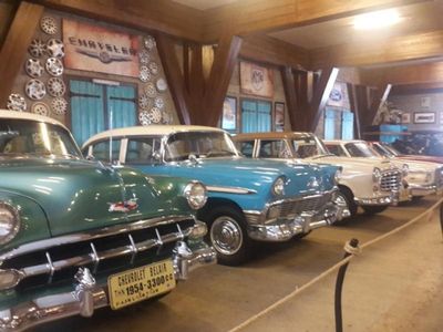 Koleksi Mobil-mobil Antik Menawan di Museum Angkut