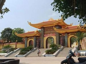 Kuil Cantik di Bekas Pulau Penjara Komunis yang Sadis