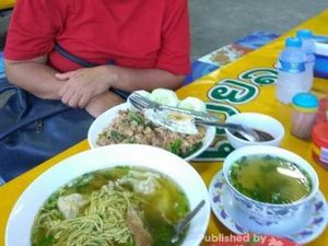 Kuliner di Pasar Tradisional Luang Prabang, Laos
