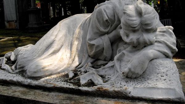 Kumpulan Makam nan Memesona di Museum Taman Prasasti