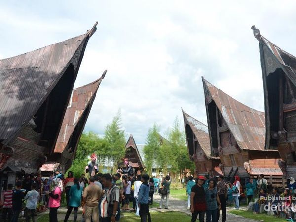 Lebih Akrab dengan Budaya Batak di Balige