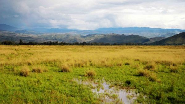 Lembah Paling Cantik Ada di Ujung Indonesia