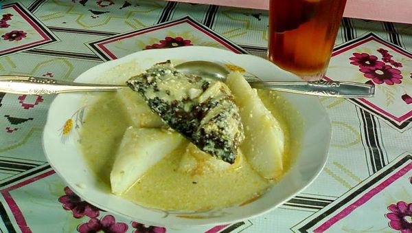 Lezat! Menyantap Ketupat Kandangan Khas Kalimantan Selatan